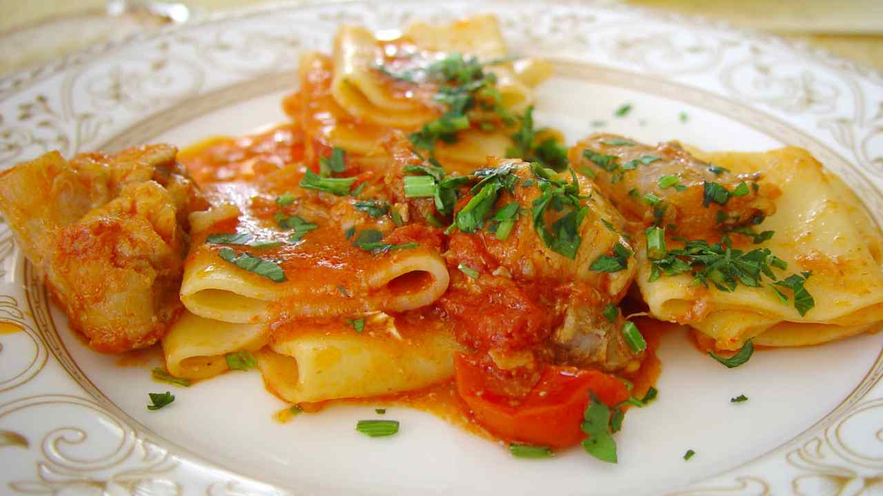 PACCHERI CON ORATA E POMODORINI