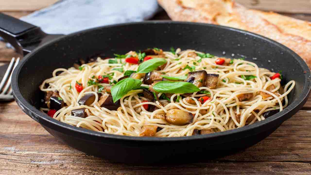 SPAGHETTI PESTO MELANZANA