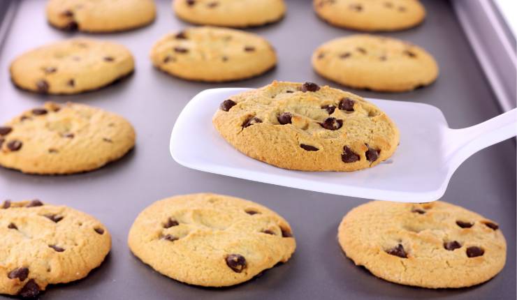 Biscotti gocce di cioccolato versione facile