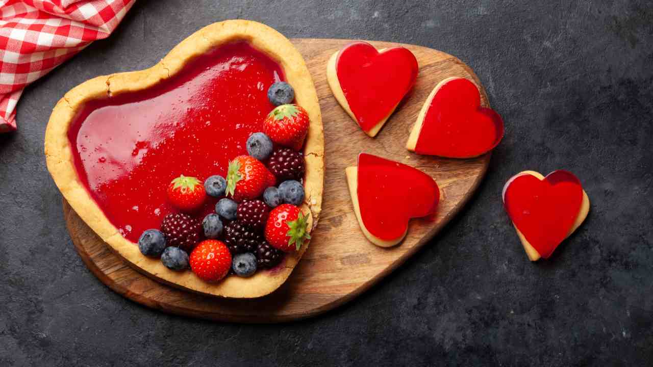 Crostata a forma di cuore senza stampo