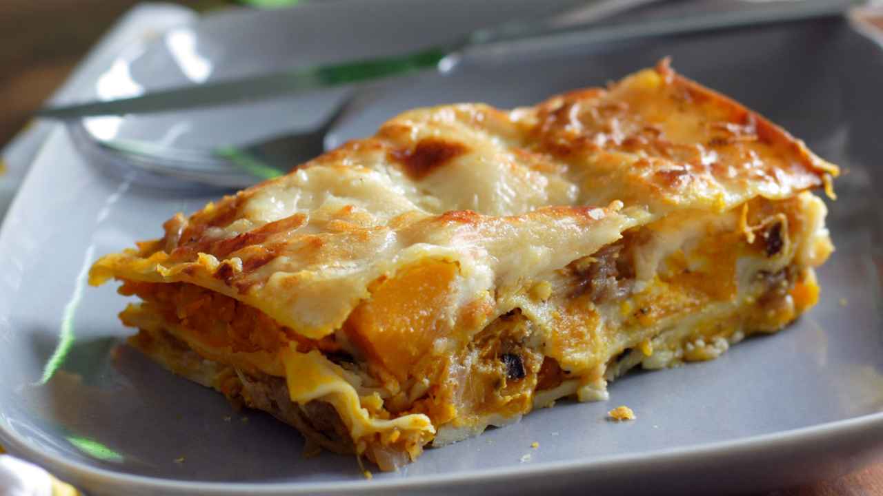 Lasagna con zucca e salsiccia