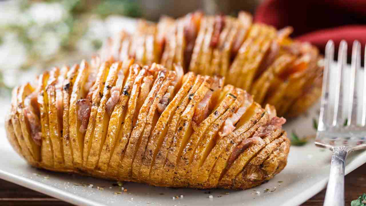 Patate hasselback con speck