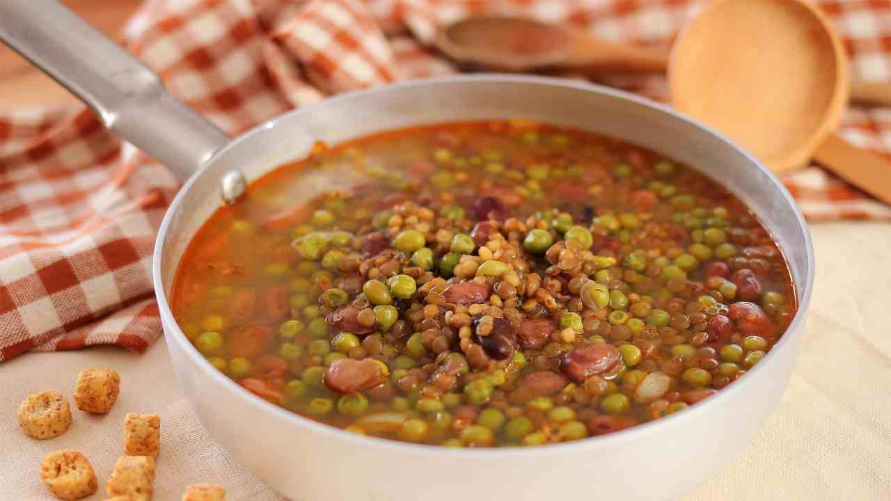 Zuppa di legumi veloce di Benedetta Rossi