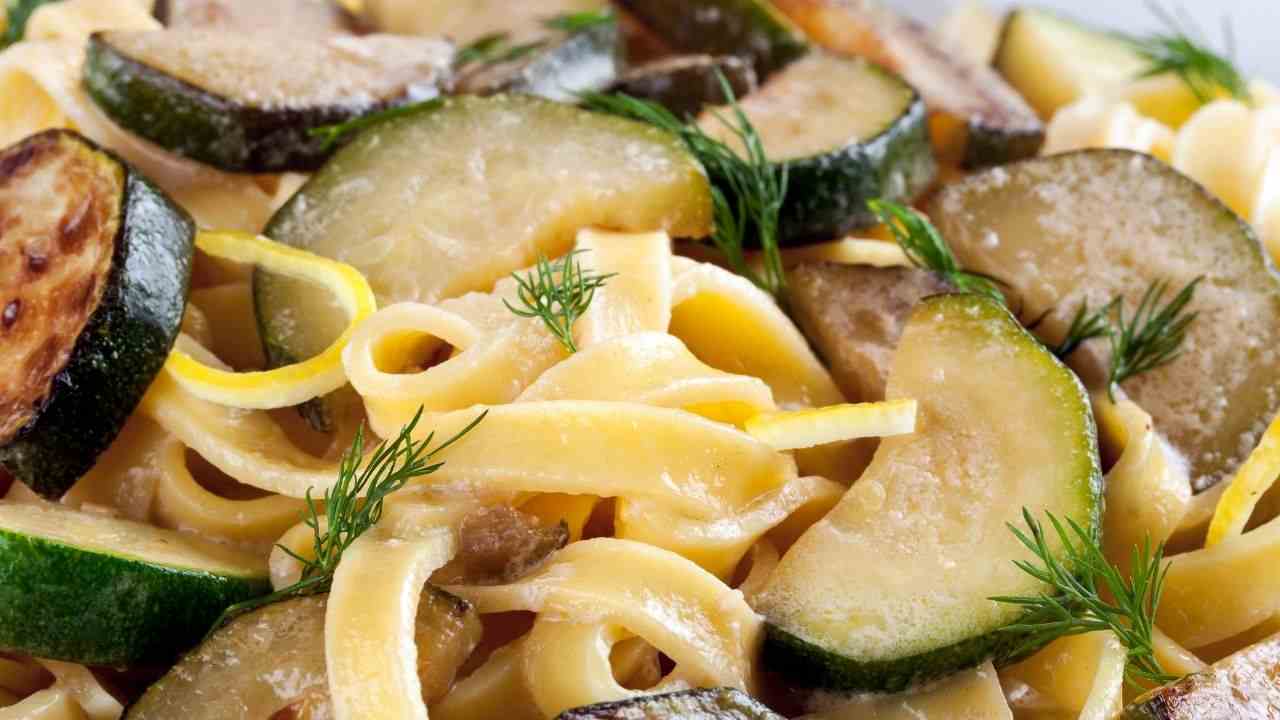 tagliatelle zucchine funghi