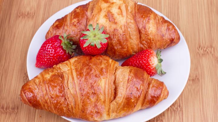 Croissant con fragole