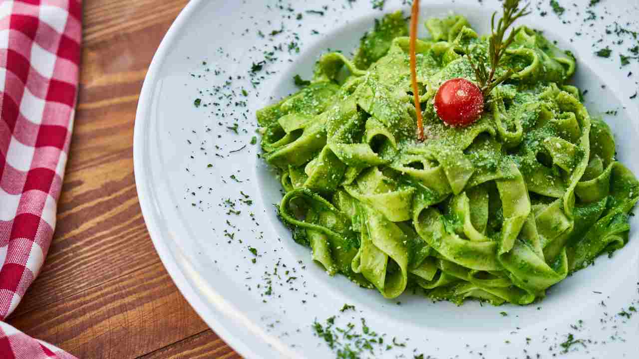 Pasta all'avocado e pomodorini 