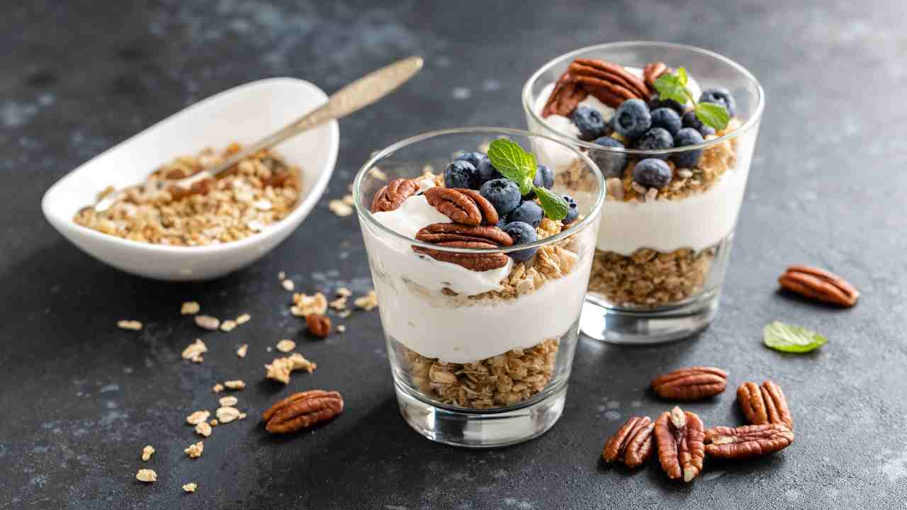 crema con granola e noci