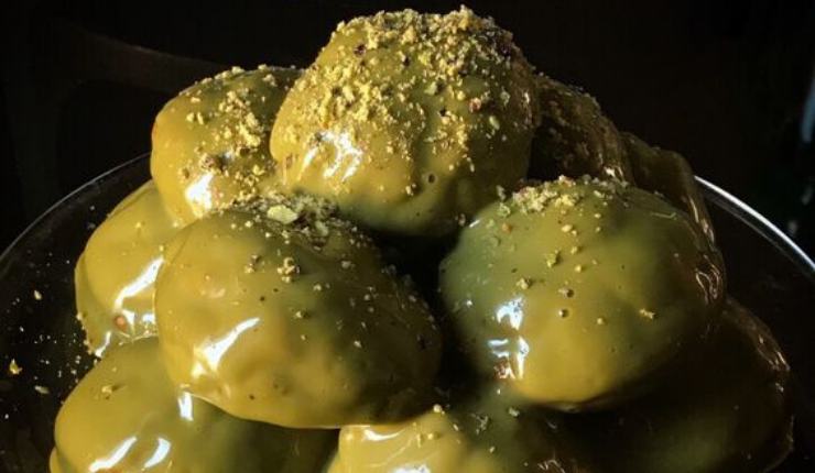 uovo profiteroles al pistacchio