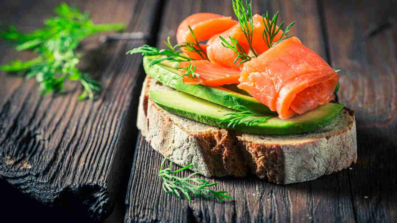 Crostini salmone avocado 