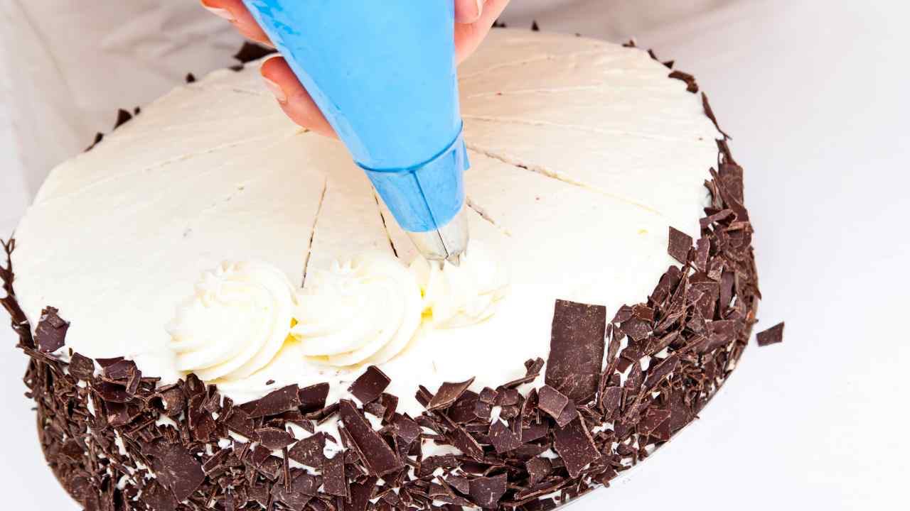 Decorare torta panna trucchi