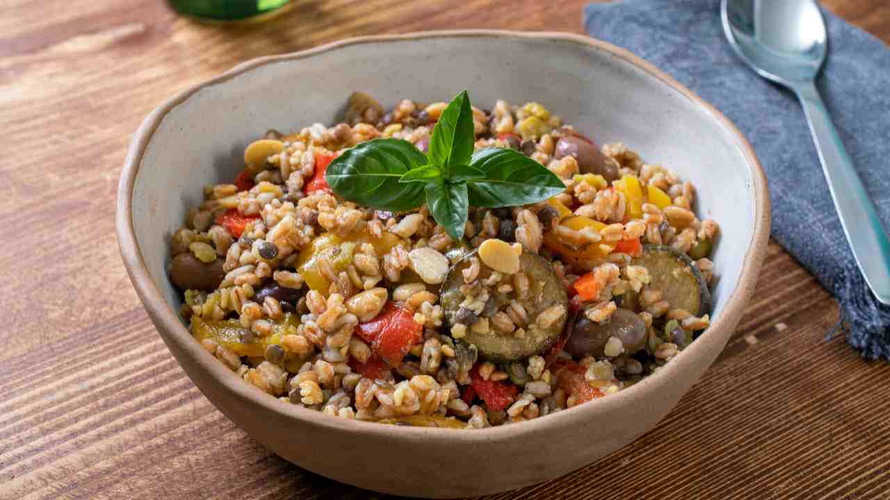 Insalata di farro con verdure 