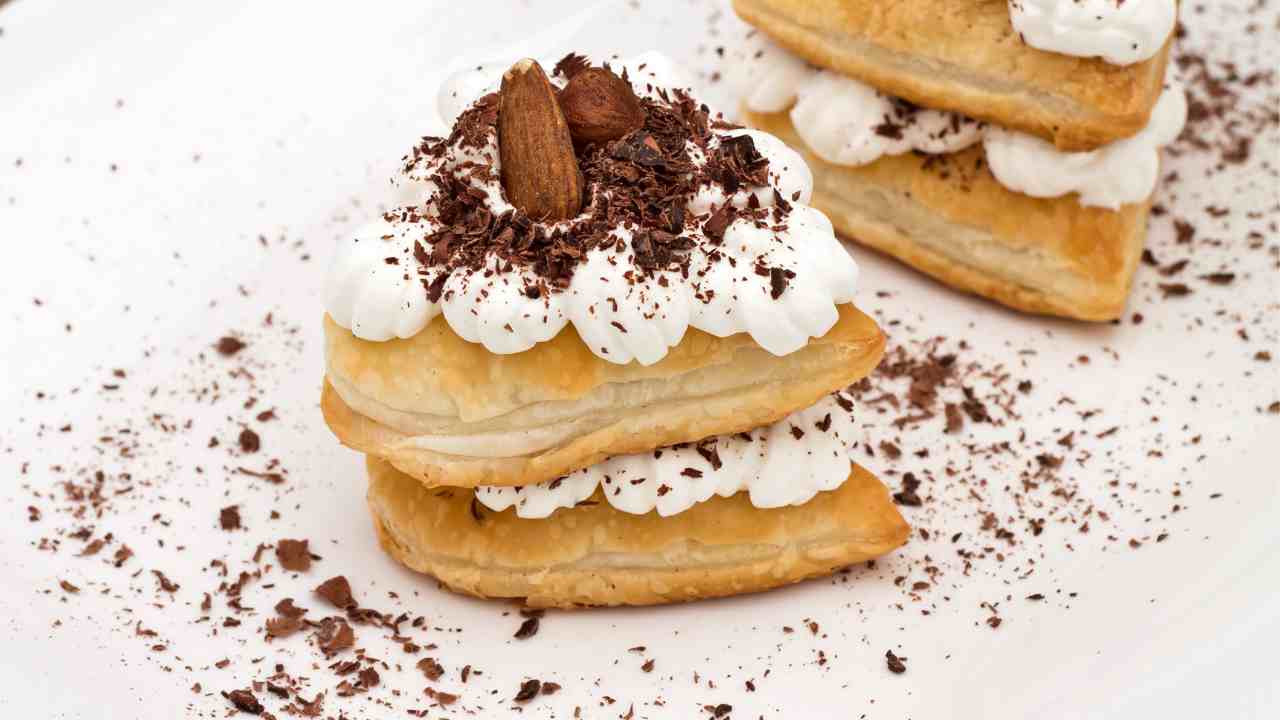 Millefoglie con panna e cioccolato