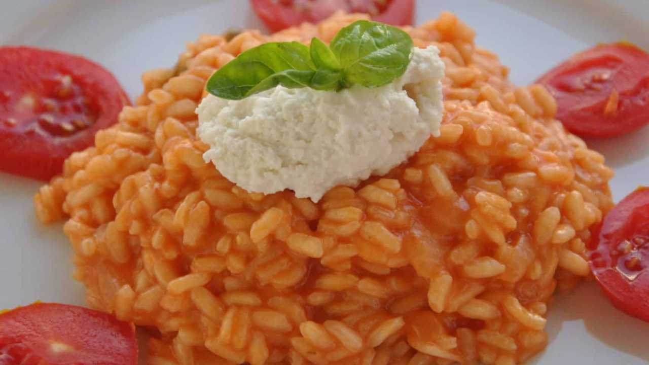 Risotto rosso con quenelle di ricotta di Benedetta Parodi