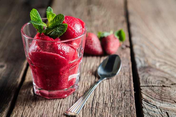 gelato alla fragola veloce