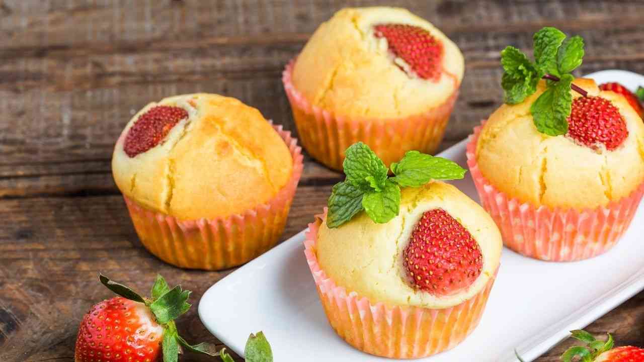 Muffin fragole e cioccolato bianco: il dolce che devi assolutamente provare