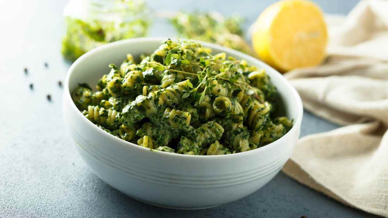 pasta al pesto di cavolo nero ricetta veloce