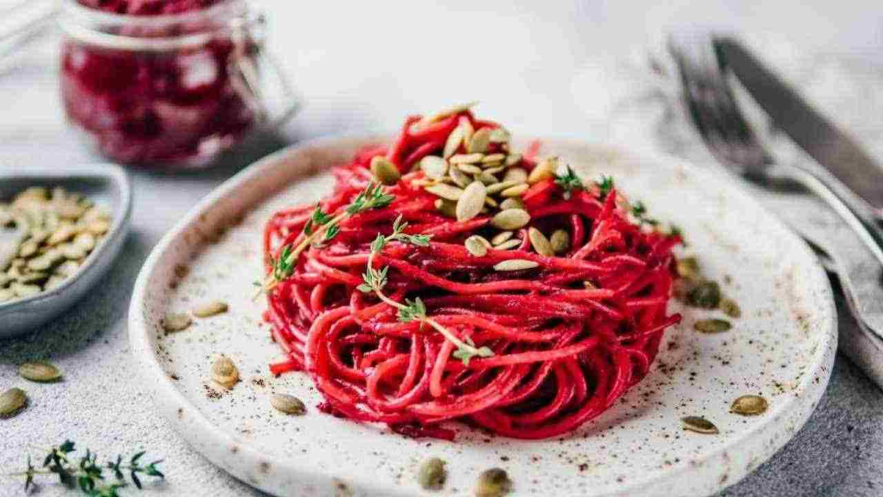 spaghetti integrali crema di barbabietola