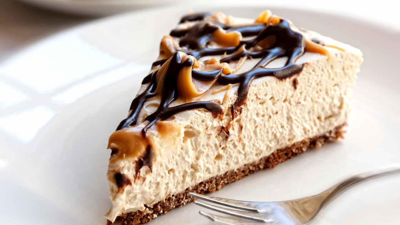 Cheesecake al cioccolato e caramello