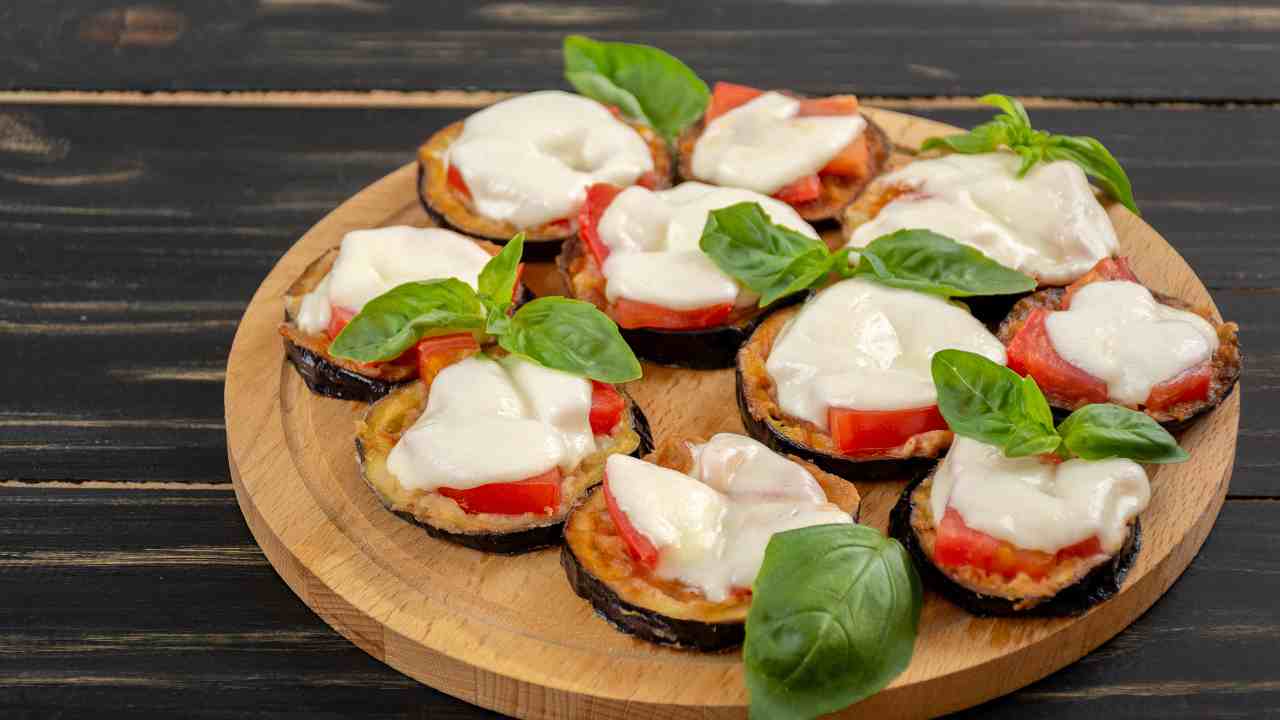 Pizzette di melanzane alla caprese