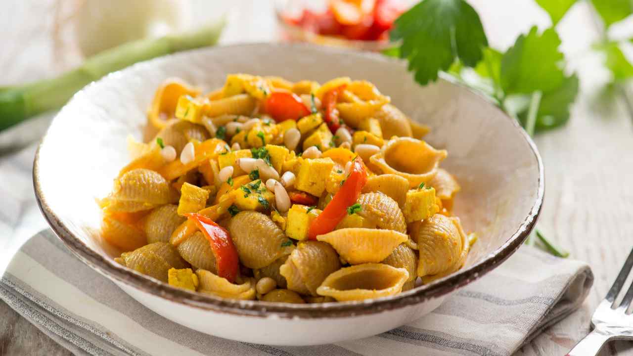 Pasta con tofu e peperoni