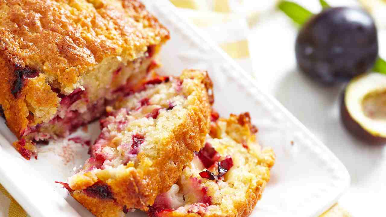 Plumcake alle prugne e mandorle