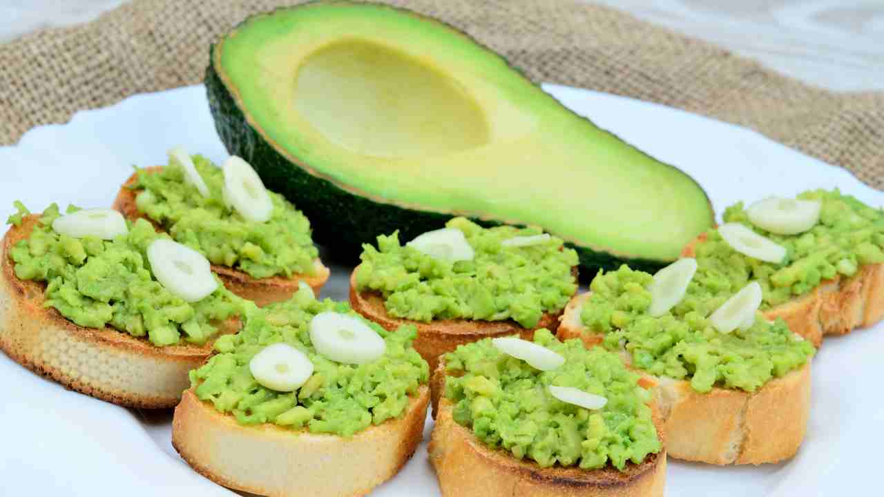 bruschette avocado anti spreco