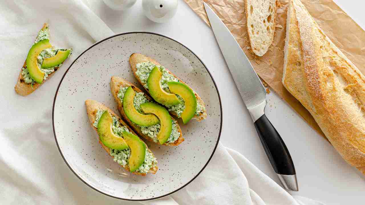 crostini ricotta avocado