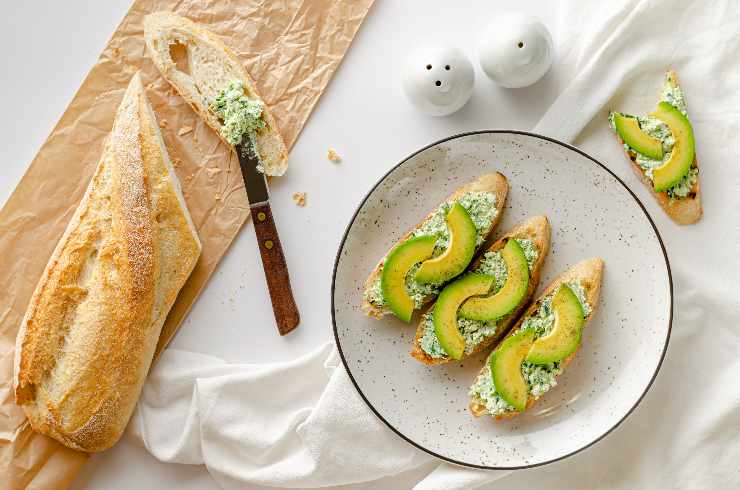 crostini ricotta avocado