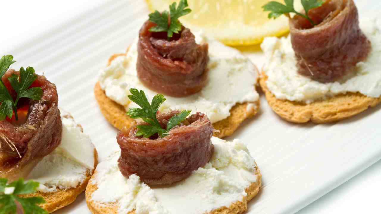 crostini stracciatella alici