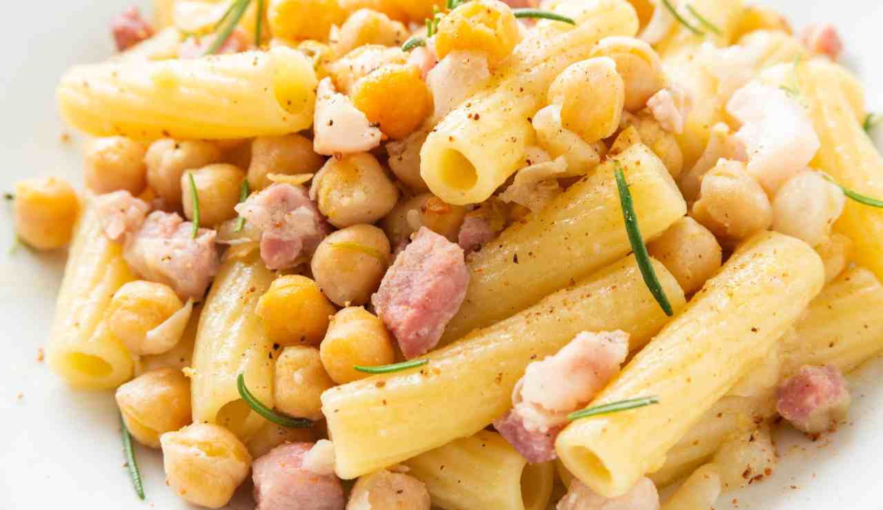 Pasta ceci pancetta