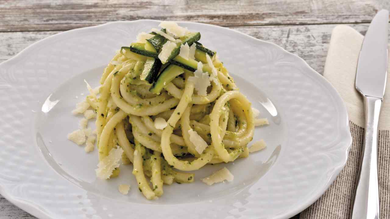 Spaghetti alle zucchine e pecorino