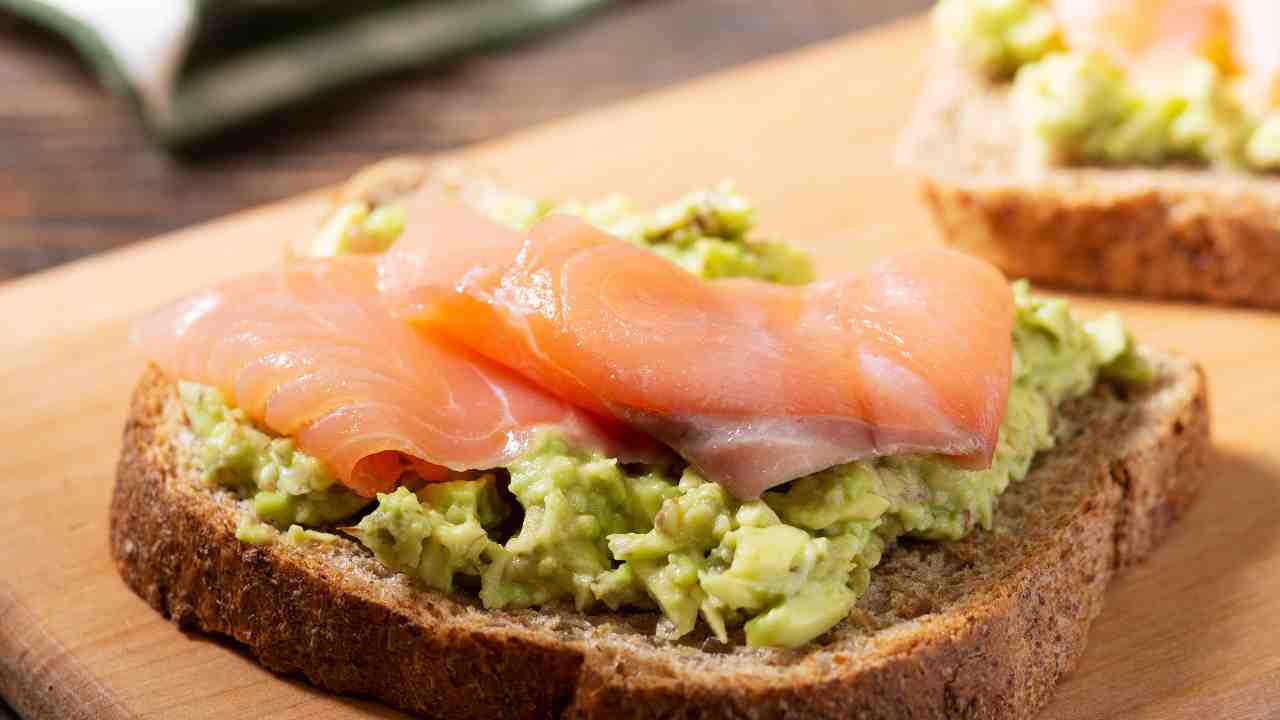 crostoni salmone e avocado