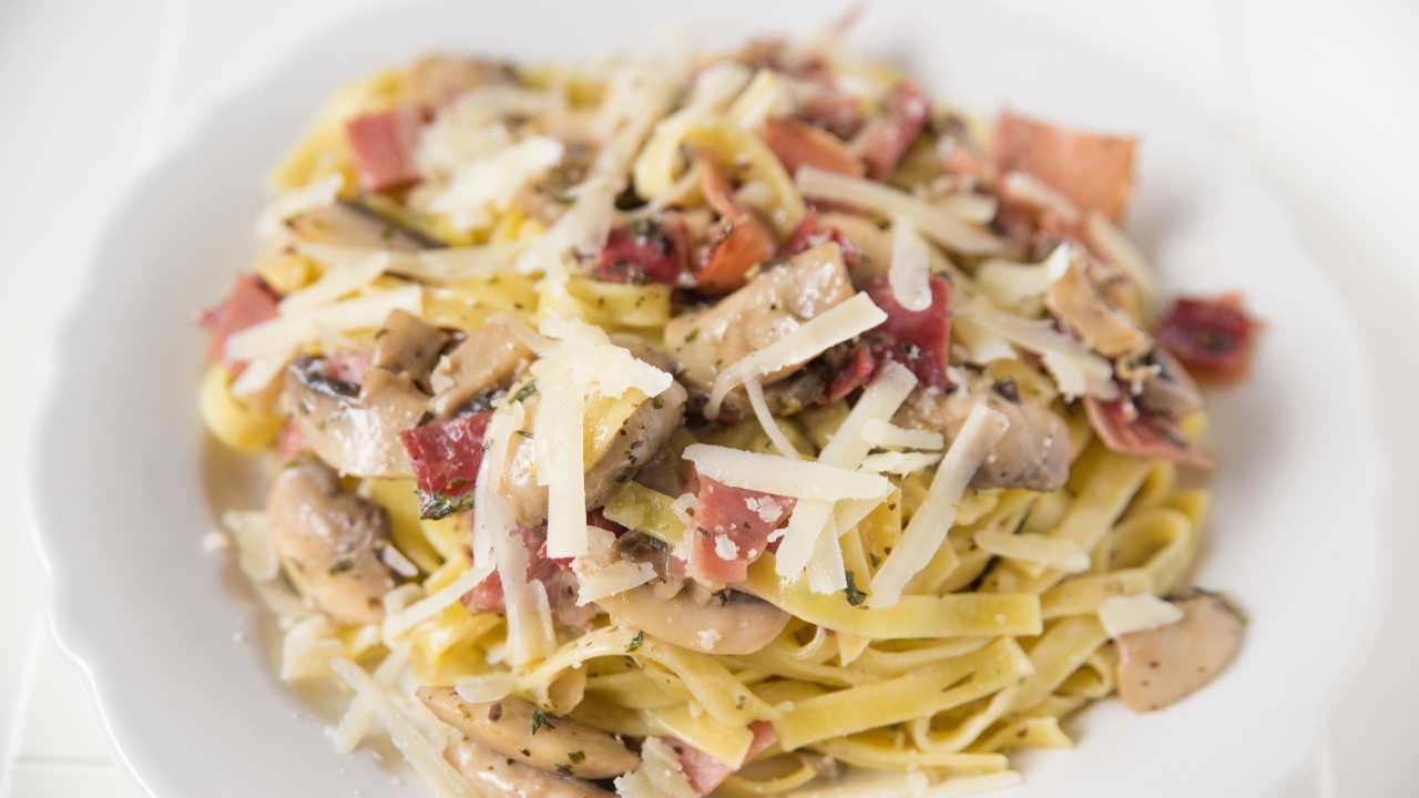 tagliatelle bresaola funghi