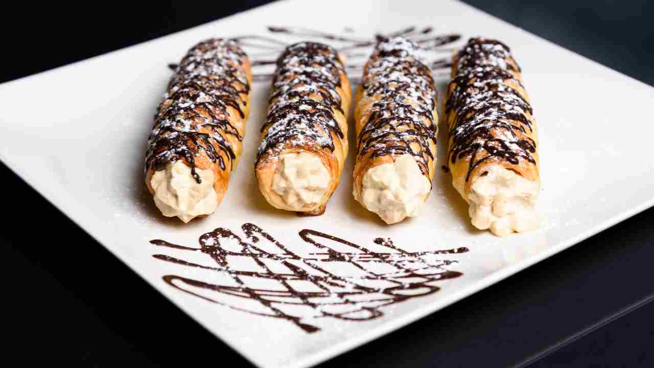 Cannoli pandoro