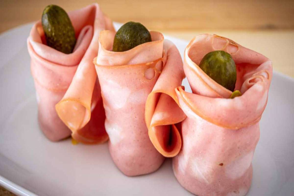 Rotolini di mortadella e ricotta