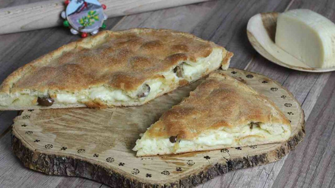 Scacciata Non c'è Vigilia di Natale 🎄 senza la scacciata siciliana con la tuma 🧀 ...