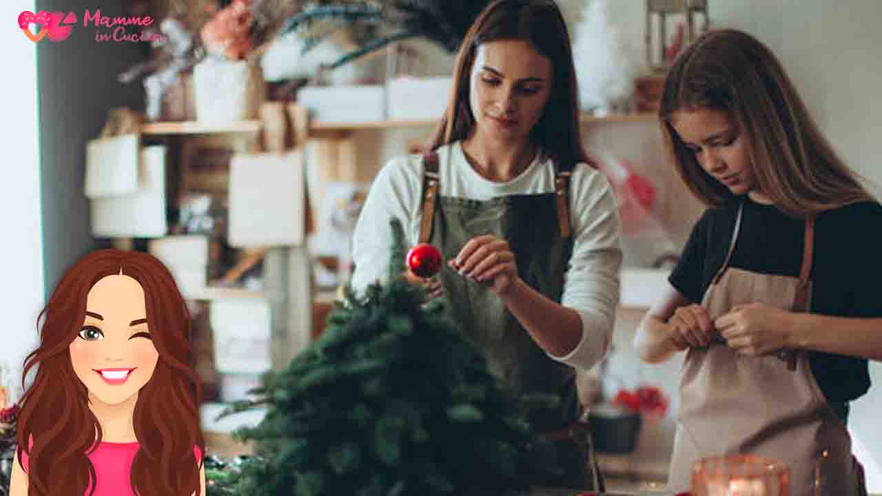 EVER FAITH Orecchini Cerchio Oro Con Cristallo Verde E Smalto – Albero Di Natale