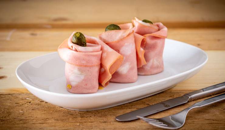 Rotolini di mortadella e ricotta