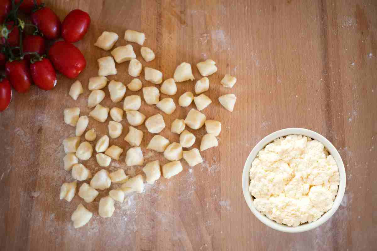 Preparazione gnocchi di ricotta