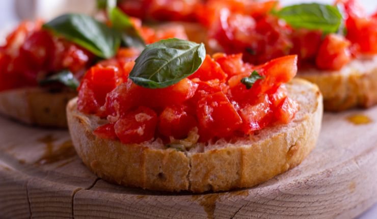 La bruschetta come alternativa valida per riciclare il pane raffermo