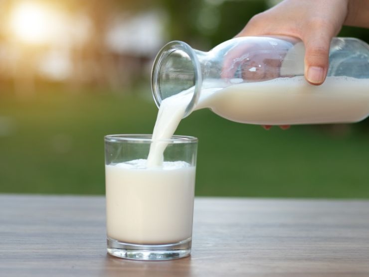 latte aperto frigo