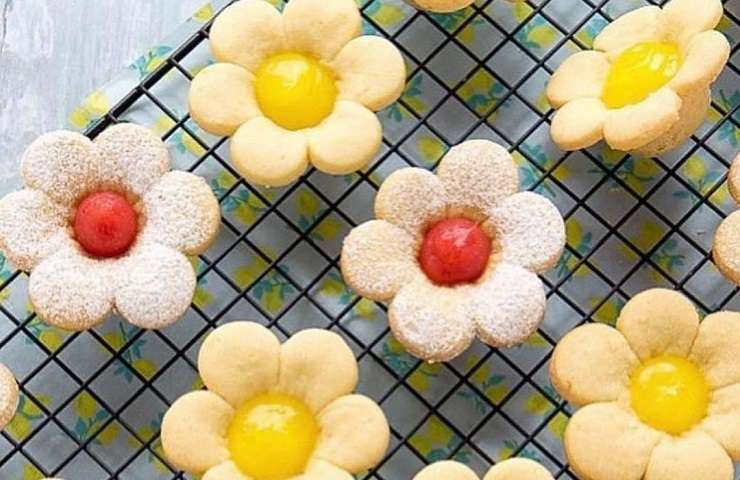 Fiori di pasta frolla ricetta