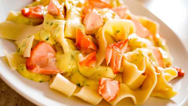 Pasta panna, salmone e zafferano