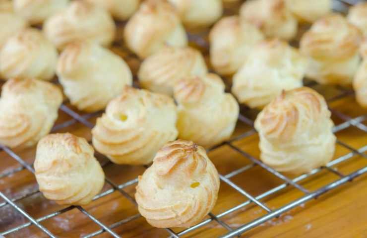 preparare la pasta dei soffici bignè, ecco come