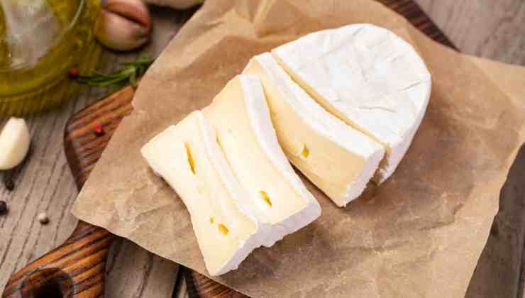 Brie tagliato