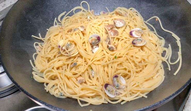 Trucchetto per spaghetti alle vongole cremosi