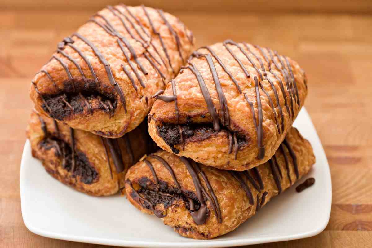 colazione brioche ripiene cioccolato