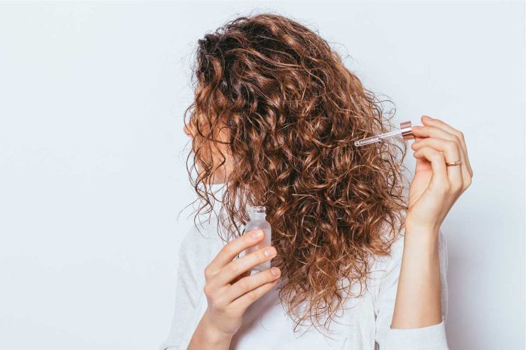 Capelli: cosa fare contro l'umidità