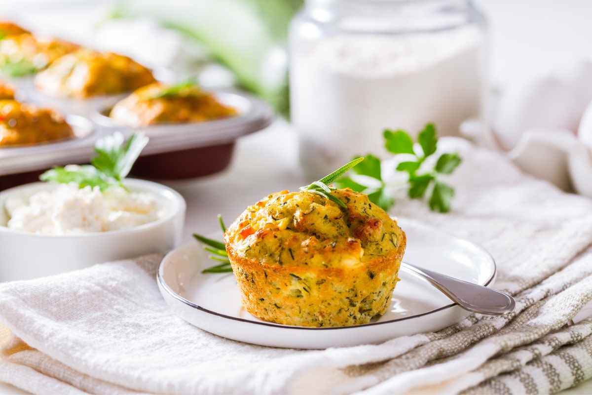 ricetta muffins salati alle zucchine