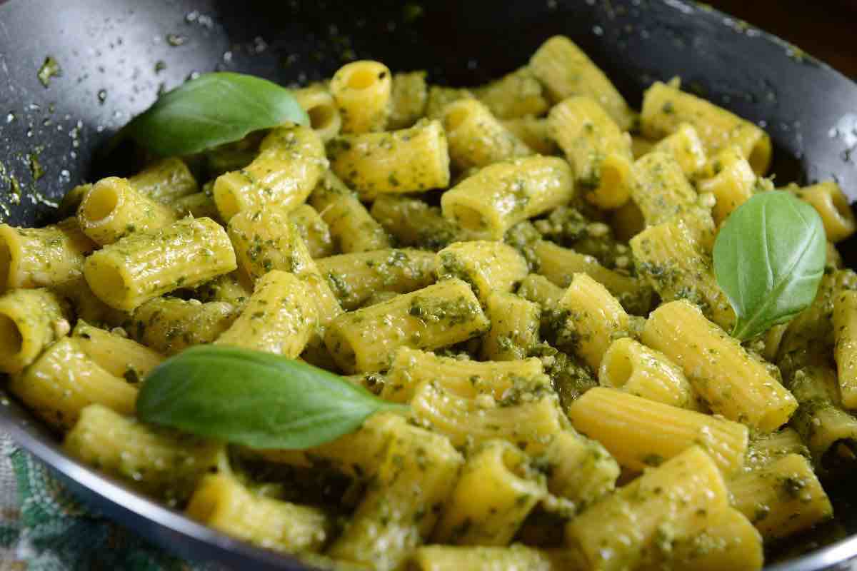 Ricetta rigatoni con crema di avocado